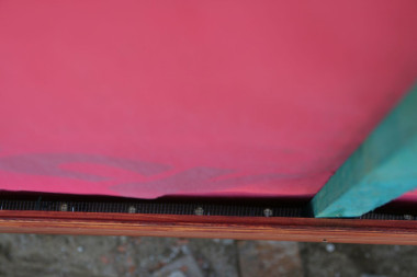 Wlot i wylot szczeliny zasłaniamy metalową siatką, chroniącą przed gryzoniami