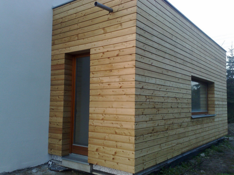 Elewację robi się z sidingu winylowego lub desek