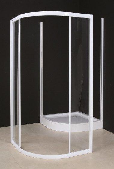 Montaż kabiny prysznicowej:  Ścianki stałe stawiamy na brodziku i łączymy z listwami przyściennymi