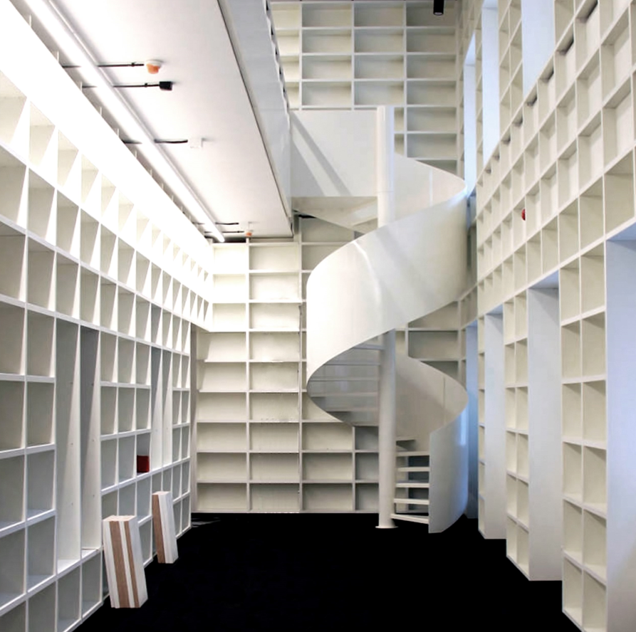 ATRIUM BIANCO - realizacja w budynku Wydziału Radia i Telewizji Uniwersytetu Śląskiego w Katowicach