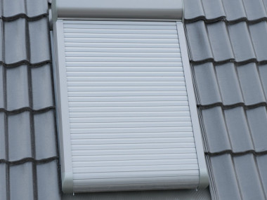 Roleta zewnętrzna w szarym kolorze