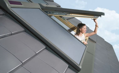 Okna dachowe z markizą zewnętrzną