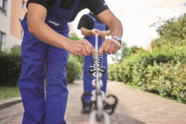 Zamocowanie uchwytów w oczkach łańcucha