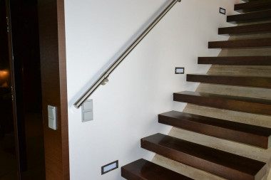 Osprzęt przy schodach