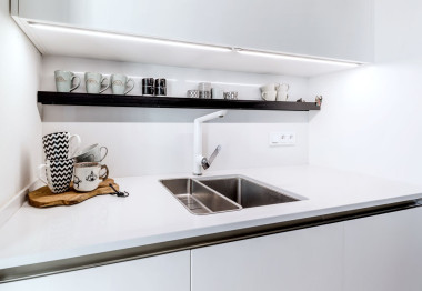 Biała bateria zlewozmywakowa