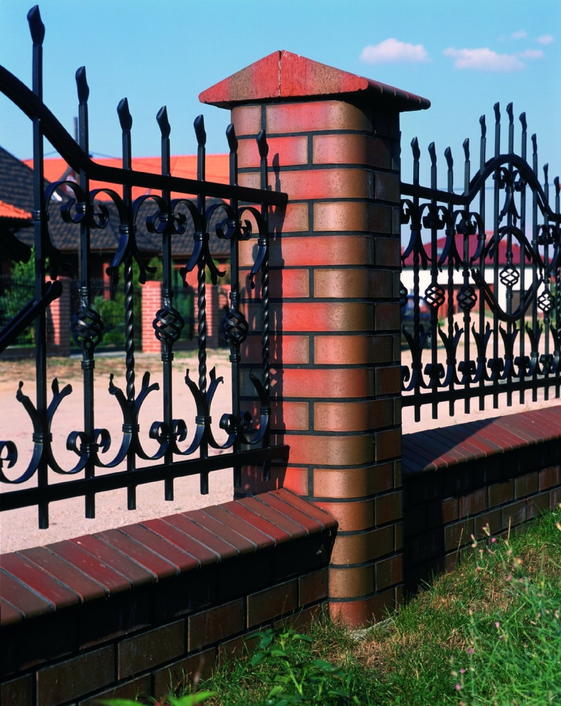 Ogrodzenie z cegły klinkierowej