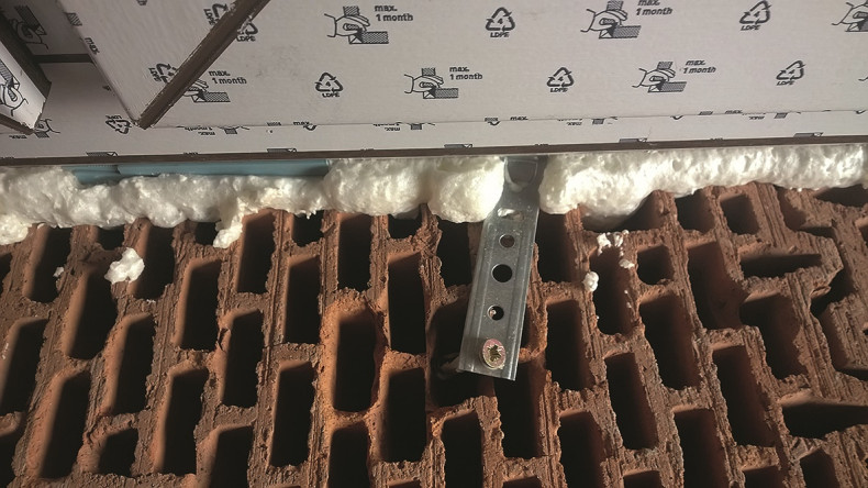 Niewłaściwie dobrane kotwy to niestabilne połączenia okna z murem