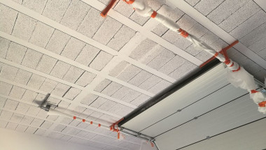 Prawidłowe zamocowanie prowadnic bramy