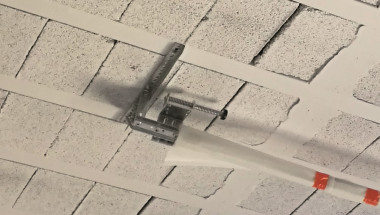 Prawidłowe zamocowanie prowadnic bramy