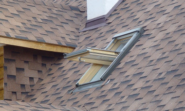 Dach pokryty gontami bitumicznymi