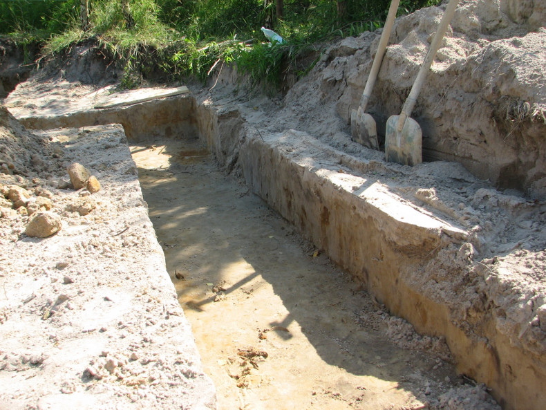 Wykop pod ławy fundamentowe wykonany ręcznie