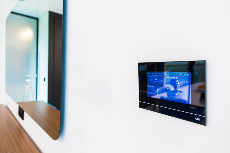 Funkcjonalny i łatwy w obsłudze system marki ABB free@home® w gdańskim apartamencie na wodzie