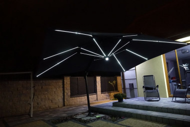 Parasol solarny z taśmami LED