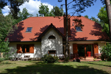 Widok na dom z ogrodu