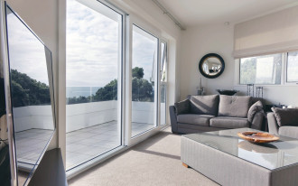 Drzwi przesuwne SMART-SLIDE - efektowne przeszklenia i komfort obsługi