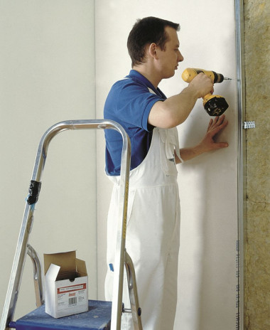 Przytwierdzanie płyt do stelaża