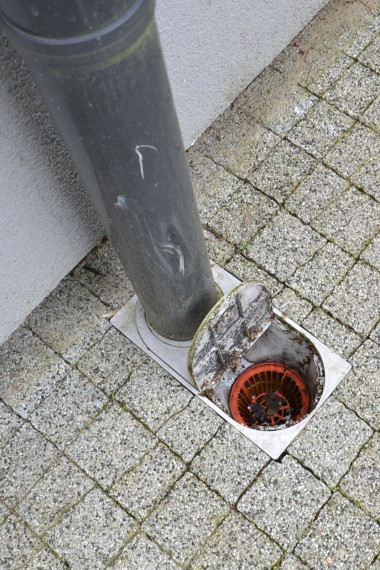 Odprowadzenie wody deszczowej do studni chłonnej