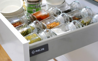 Jak dokonać oceny jakości okuć meblowych?