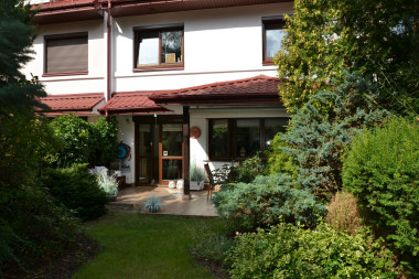 Strefa wypoczynkowa przy domu w zabudowie szeregowej