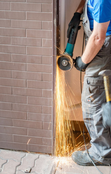 Usuwanie elementów starej ościeżnicy