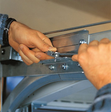 Naciąganie stalowych linek