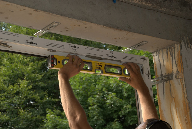 Montaż okna w warstwie ocieplenia