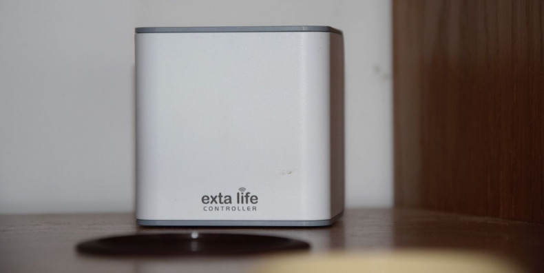 Baza matka zbiera radiowo impulsy z kostek do sterowania