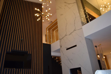 Salon bez sceny świetlnej Film