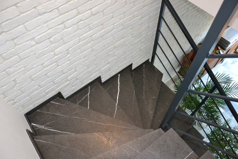 Schody wykończone marmurem