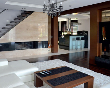 Drewniane i skórzane meble w salonie