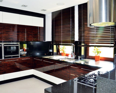 Kuchnia jest oddzielona od jadalni bufetem