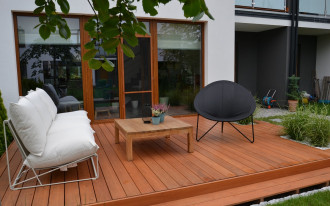 Taras z modrzewia syberyjskiego - wykonawców trzeba pilnować!