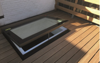 Okno PGC A1 sterowane elektrycznie do dachów płaskich