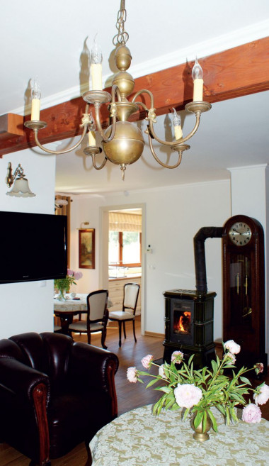 Salon połączony jest z jadalnią i kuchnią