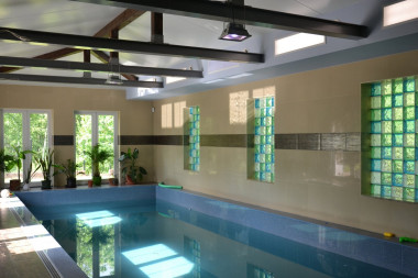 Pawilon z basenem o wymiarach 4 x 12 x 1,75 m