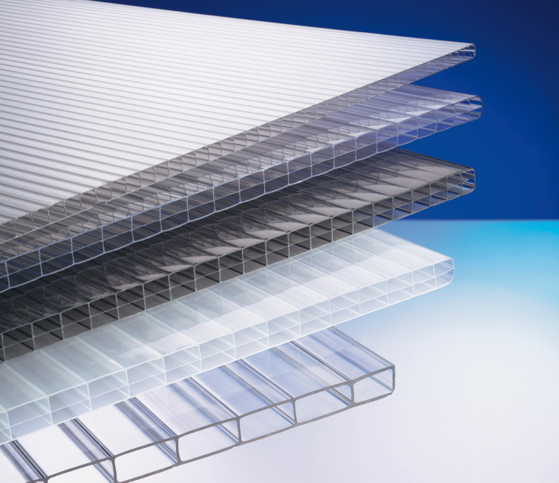 Płyty z poliwęglanu komorowego do wypełniania konstrukcji zadaszeń