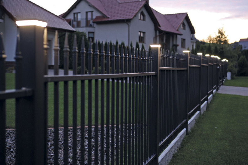 Lampy ogrodzeniowe Plast-Met