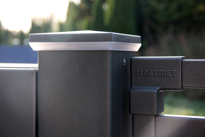 Lampa ogrodzeniowa Plast-Met