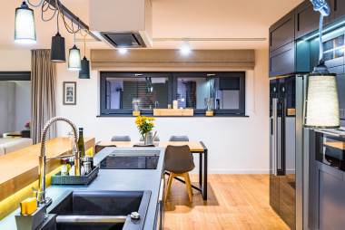 Kuchnia po remoncie - widok nocą