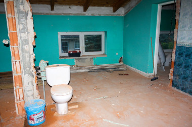 Łazienka na piętrze przed remontem