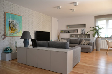 Przestrzeń dzienna na piętrze dobudowanej bryły