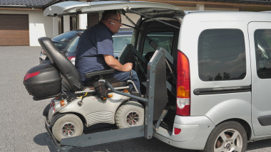 Samochód przystosowany dla osoby na wózku inwalidzkim