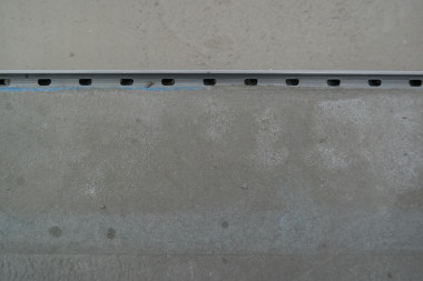 Hydroizolacja tarasu nad pomieszczeniem - profil po usunięciu taśmy zabezpieczającej