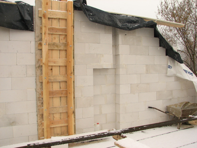 Konstrukcja ściany odpowiednio przygotowana pod prowadzenie w niej instalacji