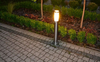 Sposoby montażu lamp ogrodowych