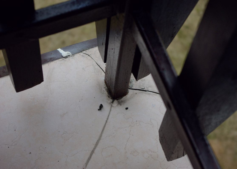 Pęknięte płytki na balkonie