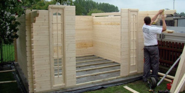 Zamontowane okna wraz z ramą