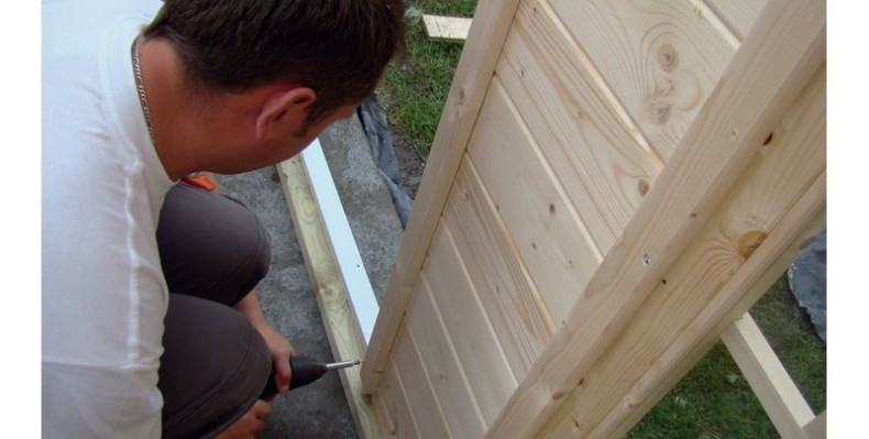 Montaż skręconej uprzednio futryny