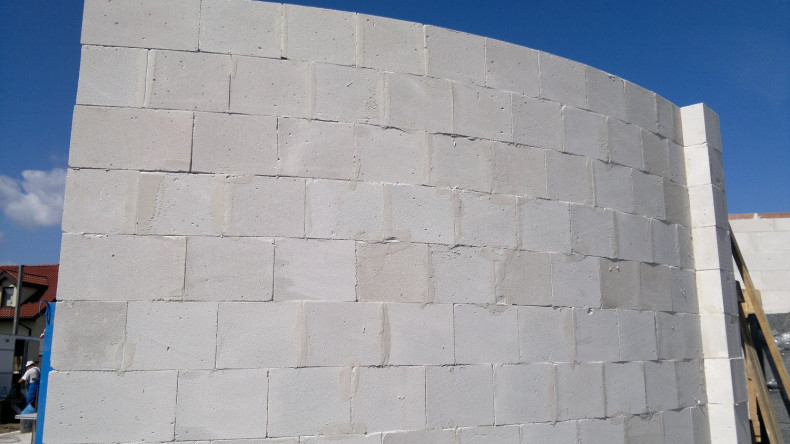 Beton komórkowy - ściana po łuku