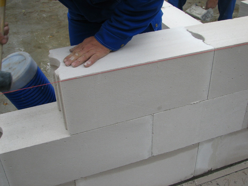 W miejscu połączenia na pióra i wpusty nie nakłada się zaprawy